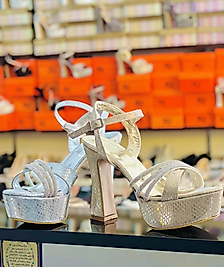 Yüksek topuklu ayakkabı