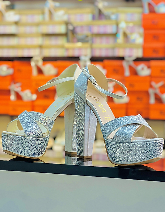 Yüksek topuklu ayakkabı